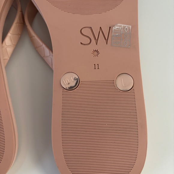STUART WEITZMAN Embossed Flip Flop In Poudre - Picture 10 of 13